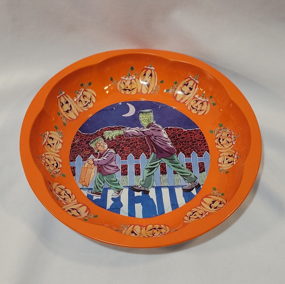 Vintage 1986 The Tin Box Company Halloween Tin Platter